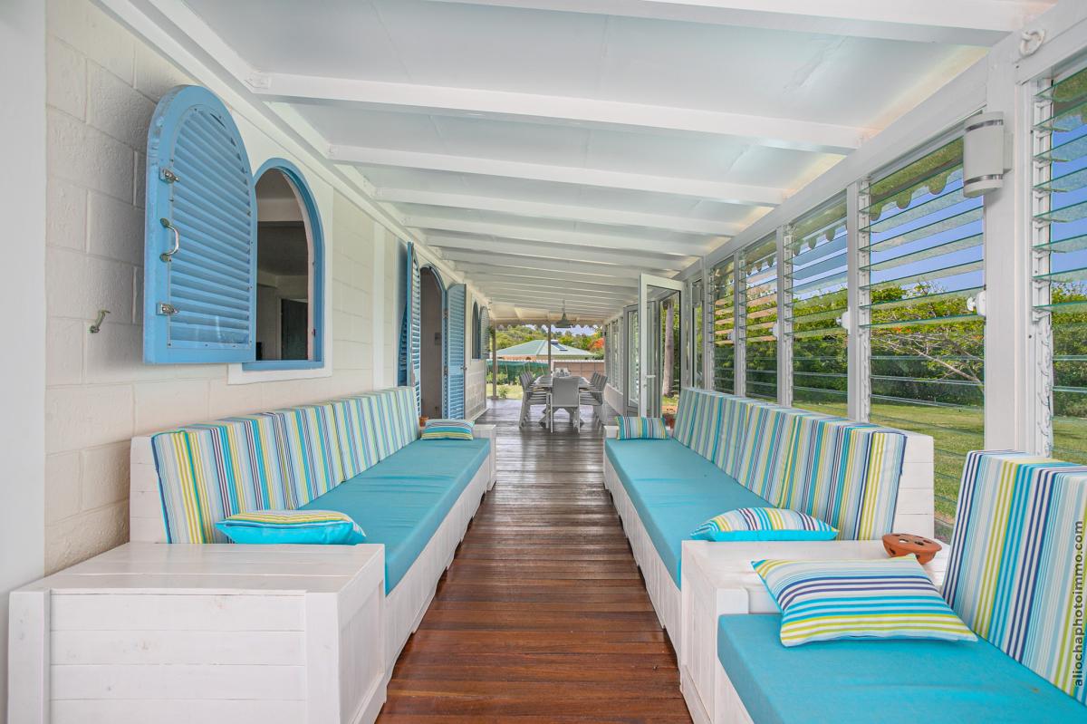11 Location-villa-Martinique_Terrasse salon extérieur 3